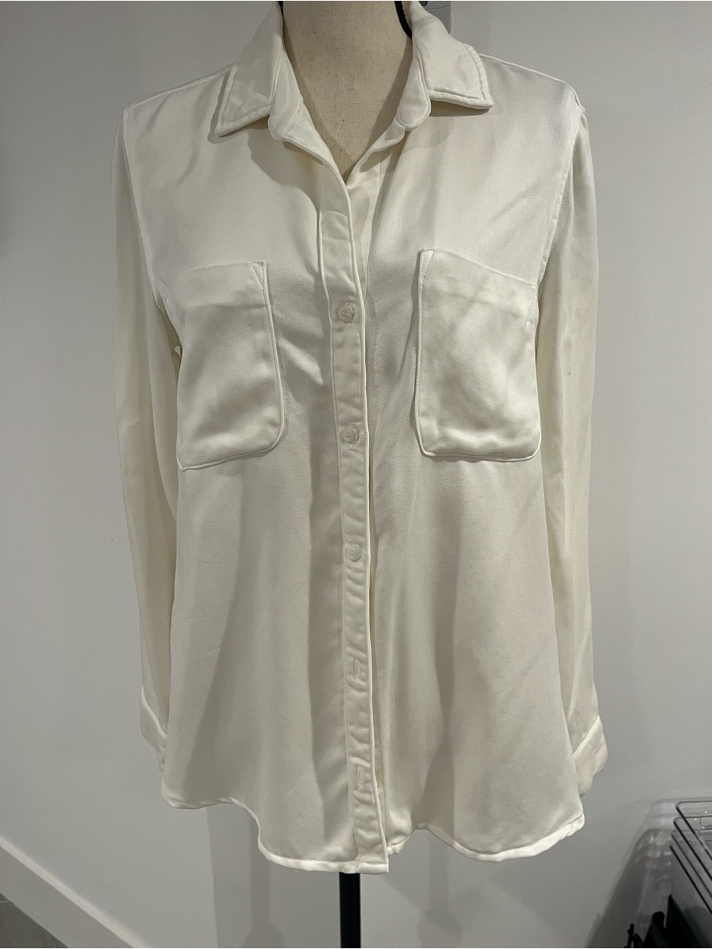 Bela Dahl Women's Ivory Button-Down 2 Pocket Blouse